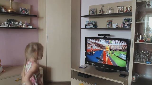 Дарья и легкая атлетика (прыжки в длину) на Хbox 360 Kinect (Х-Бокс) смотреть онлайн
