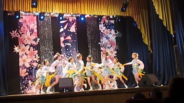 ДОРОГИЕ ЖЕНЩИНЫ, С 8 МАРТА! ЭТОТ ТАНЕЦ ДЛЯ ВАС!!! смотреть онлайн