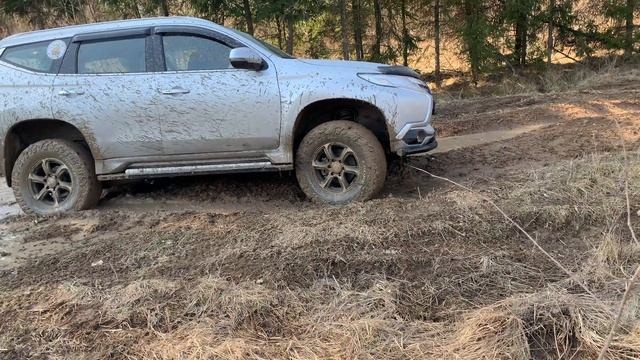 Mitsubishi Pajero Sport на бездорожье смотреть онлайн