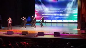 19.01.20 белые розы, желтые тюльпаны