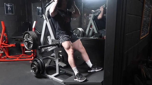 V-Squat Machine for Big Legs | Exercise Execution Explained смотреть онлайн
