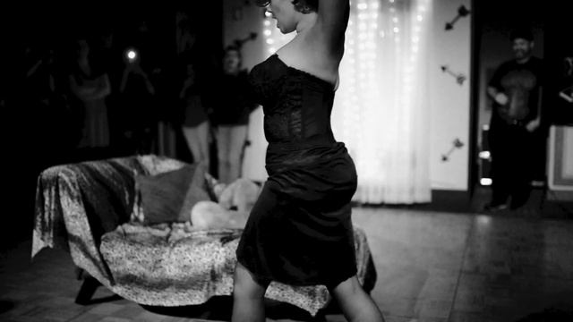 Mika Romantic-Blaze Starr Tribute-B&W смотреть онлайн