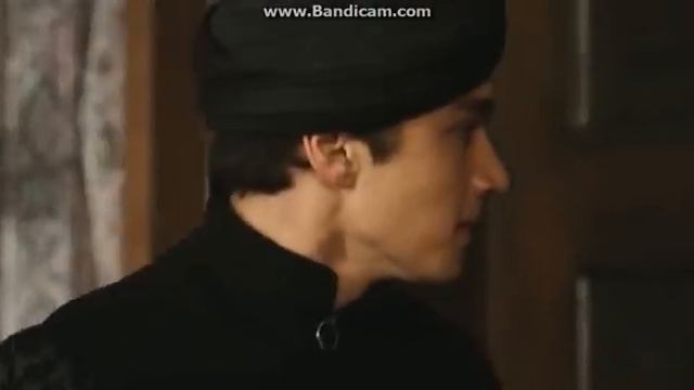 Как ты смеешь так разговаривать со мной ,забыла свое место.