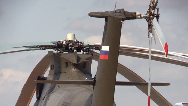Буксировка вертолетов ОКБ Миля: Ми-26Т2 и Ми-17В-5