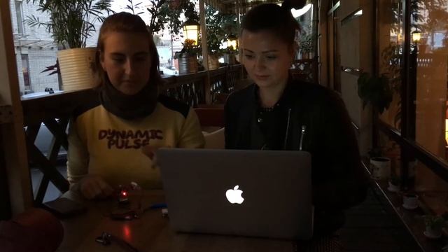 Катя и Алла. Тестируем gps маячек на arduino смотреть онлайн