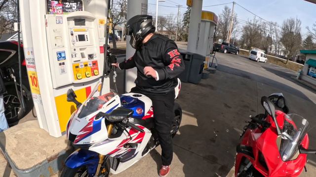 What it's like Riding Hyper Bikes in Day Traffic смотреть онлайн