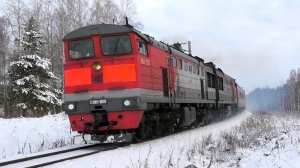 Гибрид 2ТЭ10УТ-0078 А/0095 Б с пассажирским поездом Новый Уренгой — Оренбург