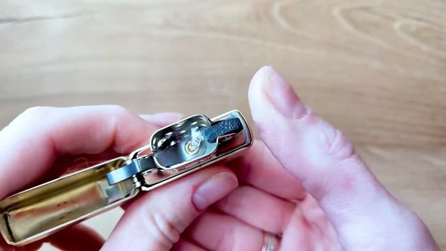 Зажигалка Zippo 168 Armor Brushed Brass (Видео обзор) podarki-odessa.com смотреть онлайн