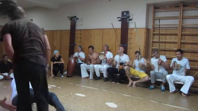 Капоэйра ангола в Одессе. Валера и Жора. 1:50. смотреть онлайн