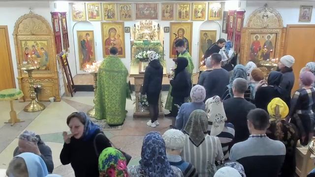 Богослужение в Храме святых целителей Косьмы и Дамиана г. Екатеринбург. 10.04.2022г. смотреть онлайн