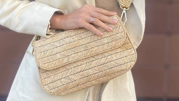 Сумка из рафии на канве