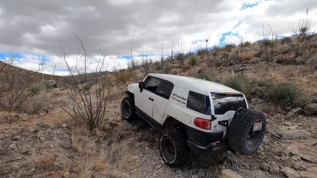 Backstage Pass Chile Challenge Trail // Toyota FJ Cruiser And Ford Bronco II Go Rock Crawling!! смотреть онлайн