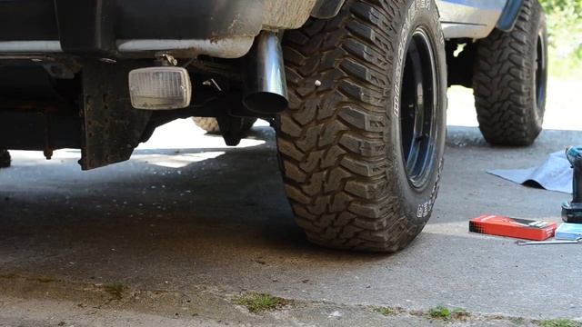 Ford Bronco V6 With Flowtech Afterburner