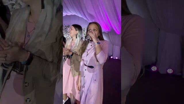 Не поймала букет невесты. Моя девушка лучше всех смотреть онлайн