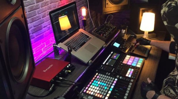 Industrial Dark Techno 2019 - Native Instruments Maschine MK3 with free samples!