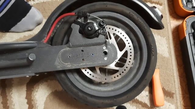 Как снять колесо электросамоката Xiaomi Mijia M365