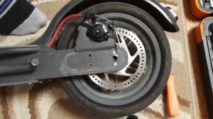 Как снять колесо электросамоката Xiaomi Mijia M365