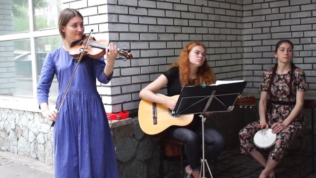 Выступление фолк-группы 