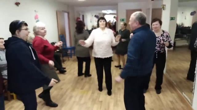 Парк Кузьминки танцы и песни. Дискотека. 03.04.22. смотреть онлайн