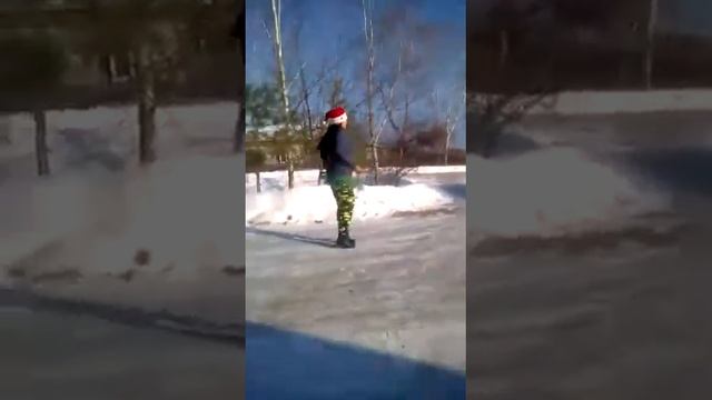 Новогодний танец ! С внуком замутили тусовку прям на улице!Мороз -20C гололёд,классно!Люблю внука?❤ смотреть онлайн