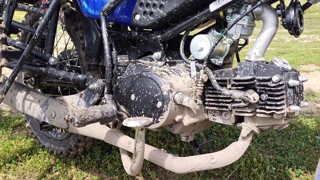 Мопед Colt на природе . смотреть онлайн