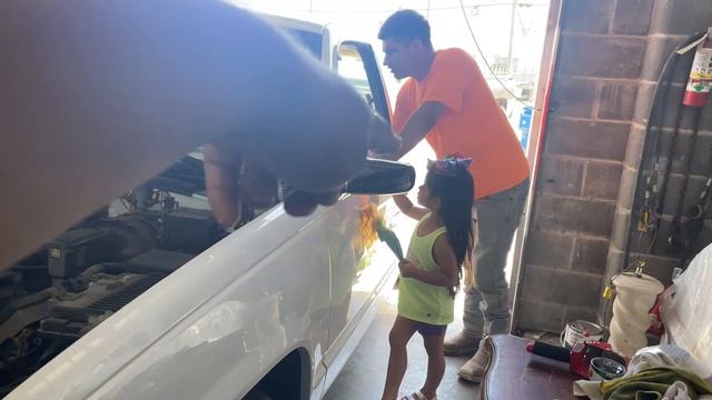 2door tahoe gets paintjob! Pintamos la silverado suv! смотреть онлайн