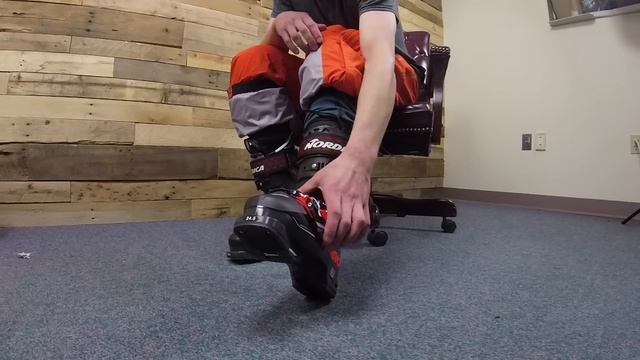 Helpful Hints - How To Try On New Ski Boots смотреть онлайн
