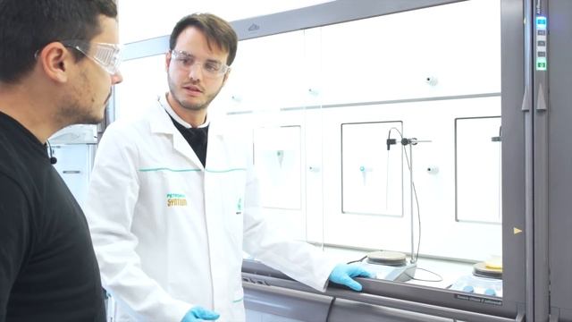 De ruta por Turín, visitando el centro de I+D de Petronas [#POWERART] S04 - E15 смотреть онлайн