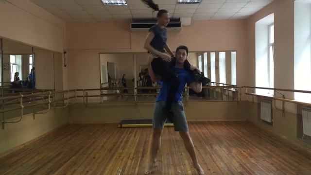 Трюки в паре , акробатические элементы смотреть онлайн