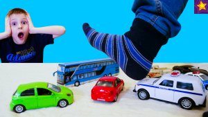 Не наступи на МАШИНКИ !!! Почему Папа ЗАПРЕТИЛ Игорюше Гулять Видео скетч для детей