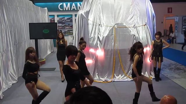Daewoo Bus - Kpop Dance La Salle смотреть онлайн