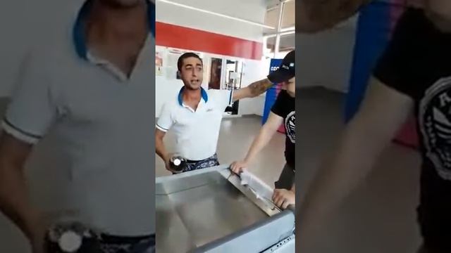 Цыган получил по лицу от охранника, ответил за дерзость