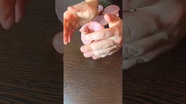Как сделать розочку из колбасы на Новый Год. Проверка лайфхака из Тик Тока смотреть онлайн