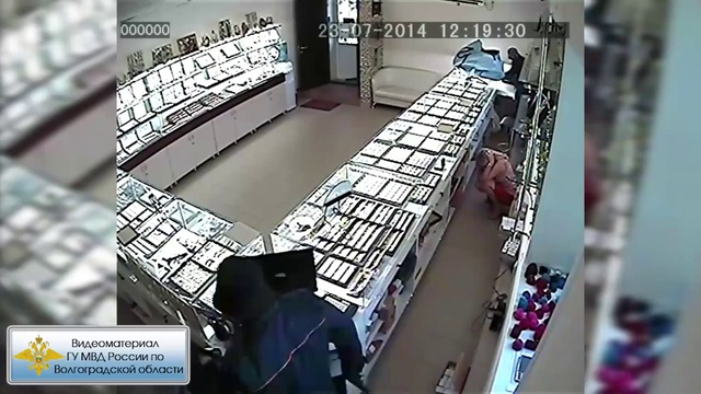 В Жирновске вооруженные налетчики ограбили ювелирный магазин. Новости Жирновска - форум ЖИРАФ смотреть онлайн