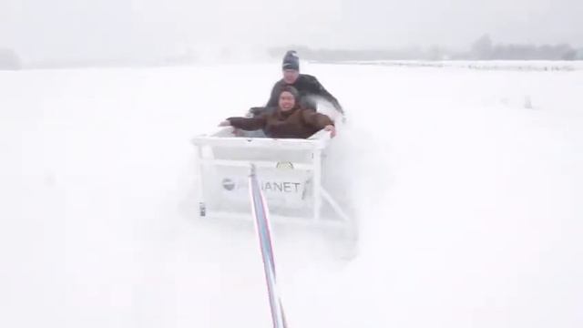 Катание на ванне санках смотреть онлайн