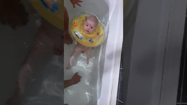 купания с кругом смотреть онлайн