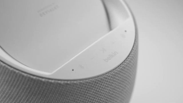 Enceinte Hi-Fi connectée SOUNDFORM™ ELITE avec chargeur à induction intégré, blanc смотреть онлайн