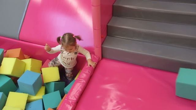 Потеряла сестру в детском развлекательном центре / правила поведения для детей