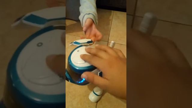 РОБОТ КУЧЕ смотреть онлайн