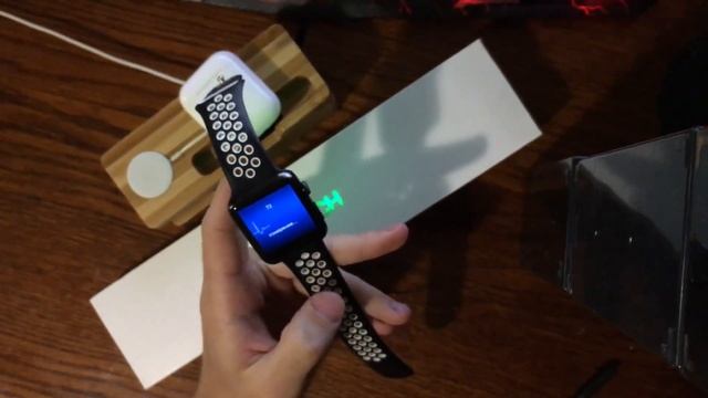 Обзор iWatch спустя год использования, стоит ли переплачивать за Apple watch? смотреть онлайн