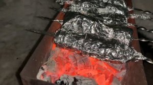 Картошка с салом в фольге на углях!