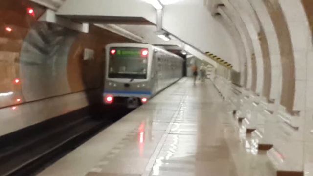 Отправление Русича со станции "Парк Победы" смотреть онлайн