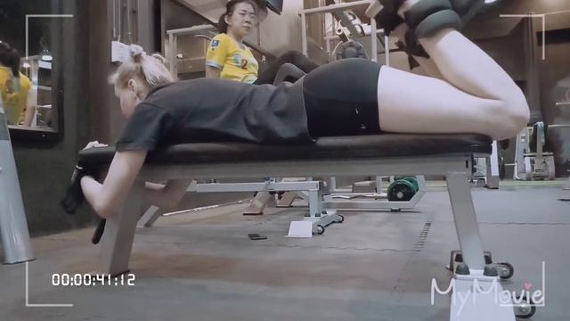 dumbbell hamstring curls and decline sit-ups. Скручивания ног с гантелями и пресс в наклоне смотреть онлайн