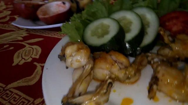 Вьетнам Нячанг обед том ям, лягушка на гриле, йогурт с фруктами 2