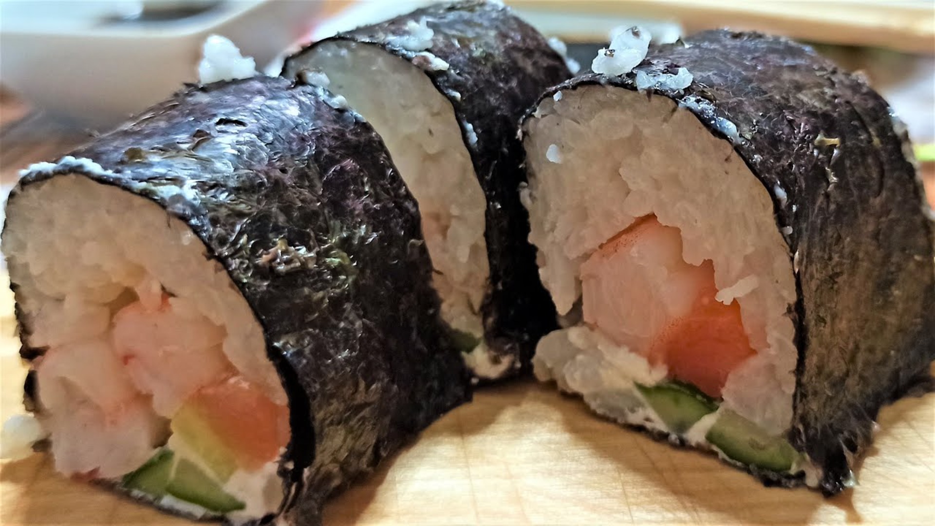 Как приготовить роллы в домашних условиях? Рецепт суши роллов с креветкой и форелью смотреть онлайн