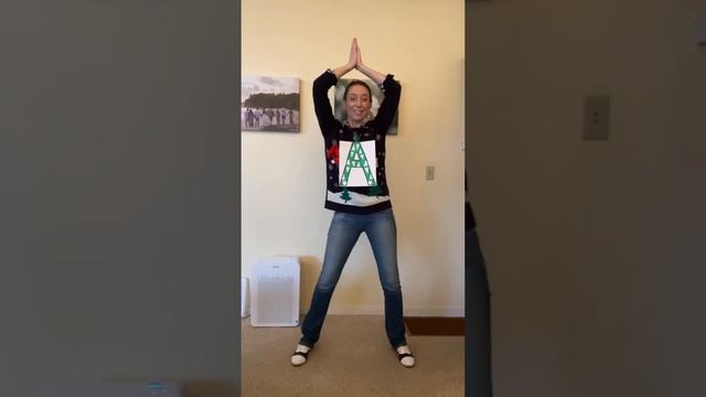 Miss Jaycie Does Stretching: Holiday Edition Day 11 смотреть онлайн