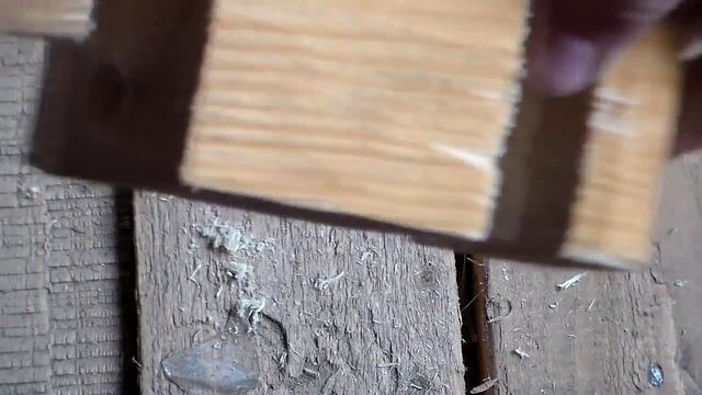 Как засунуть болт в деревяшку? смотреть онлайн