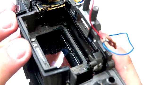 Praktica MTL-3 camera teardown (35mm East German SLR) смотреть онлайн