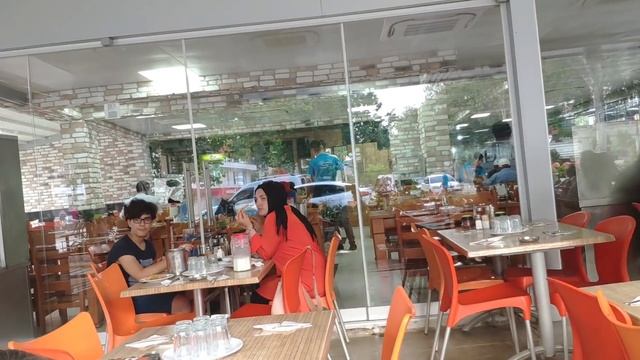 Настоящая ТУРЕЦКАЯ ЕДА - КЁФТЕ - Обзор Köfte смотреть онлайн