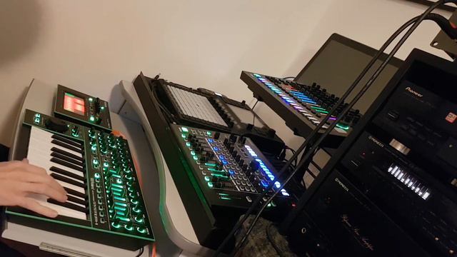 Roland Aira Jam Session - Blade Runner (Mx1, Tr8s, System1, Tb3) смотреть онлайн